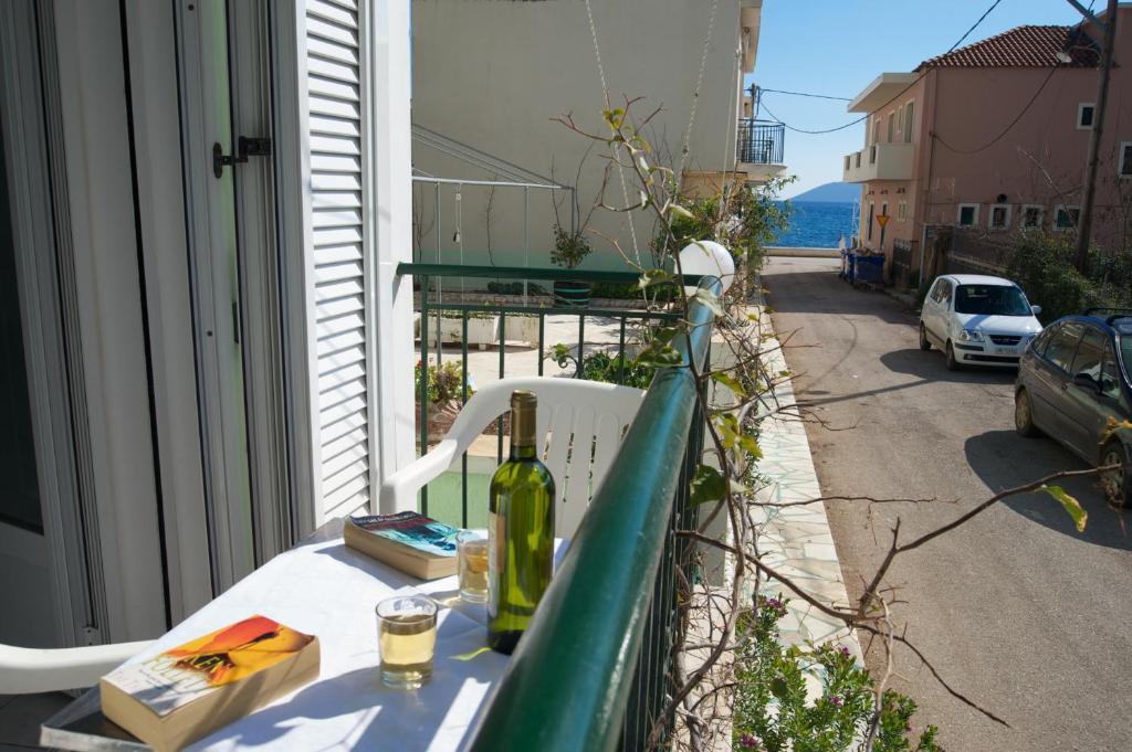 Konstantinos Apartments Agia Efimia Quarto foto
