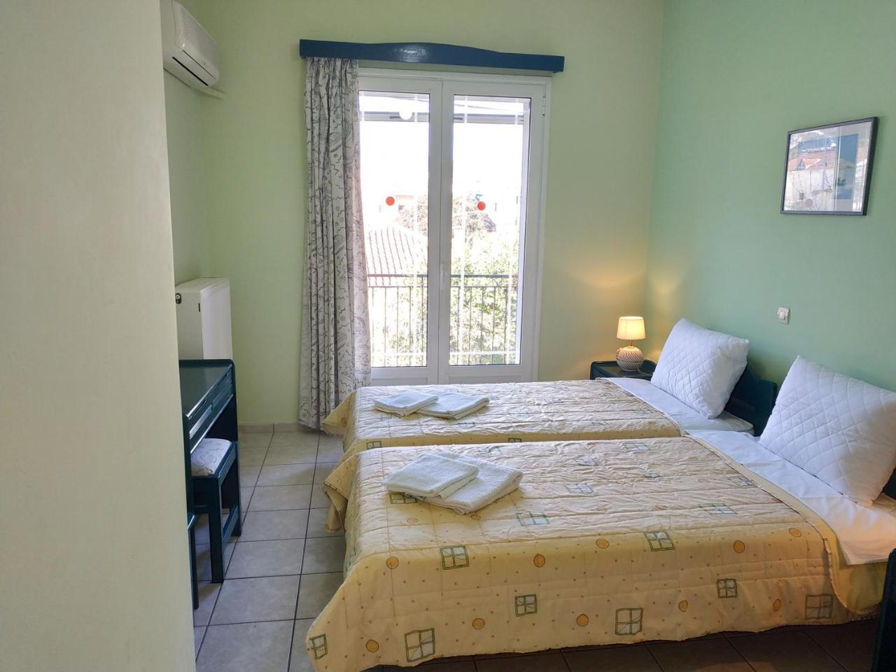 Konstantinos Apartments Agia Efimia Exterior foto